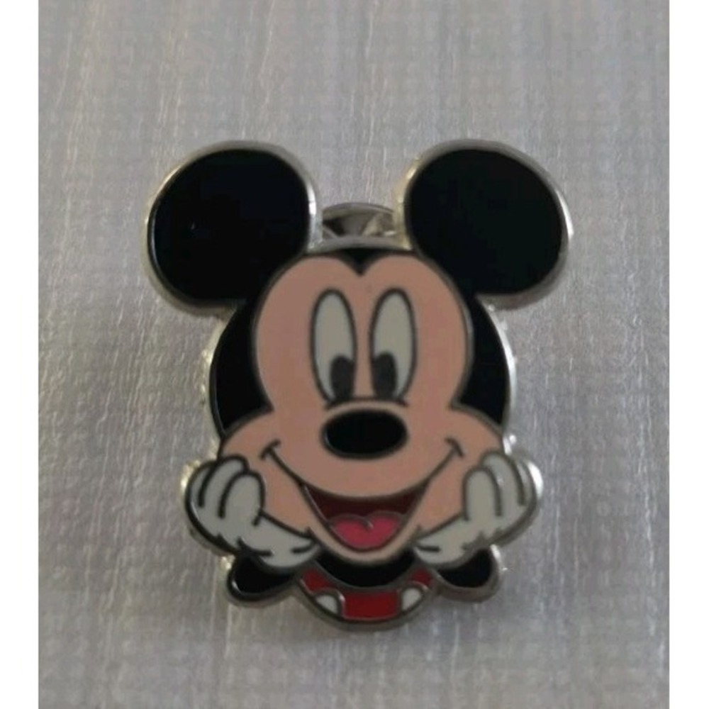 Disney Mickey Mouse Trading Pin 2010 Collection Mickey Mouse Hands On Face